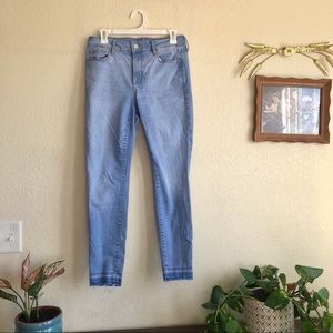 NWOT Old Navy Rockstar Super Skinny Jean